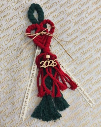 48  γουρι μακραμε καρδια (1)